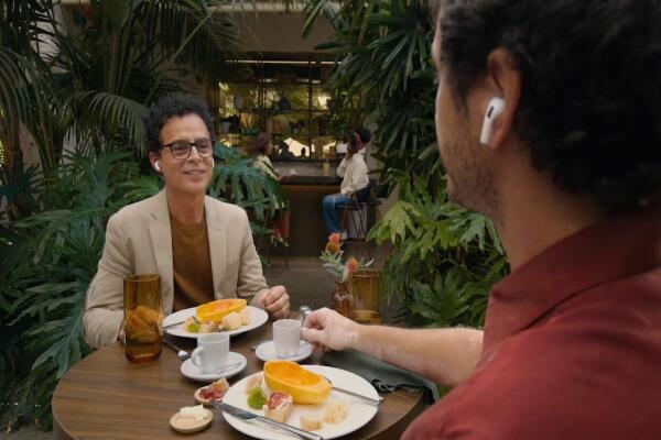 Apple đang biến AirPods thành thiết bị đeo thông minh luôn bật: Đột phá hay chiêu thức kinh doanh?